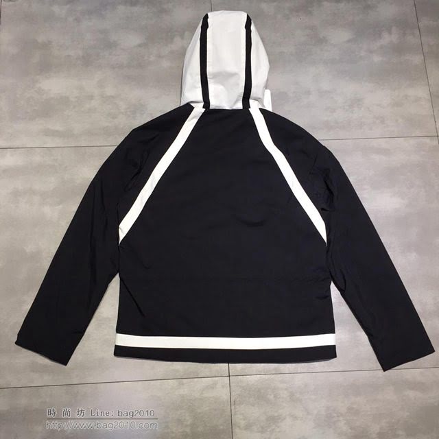 Moncler男外套 黑色連帽外套 盟可睞拉鏈拼色上衣  tzy1687